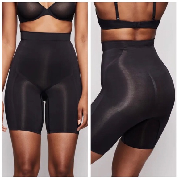 SKIMS Bonded High Waist Shorts Onyx - Picture 1 of 2